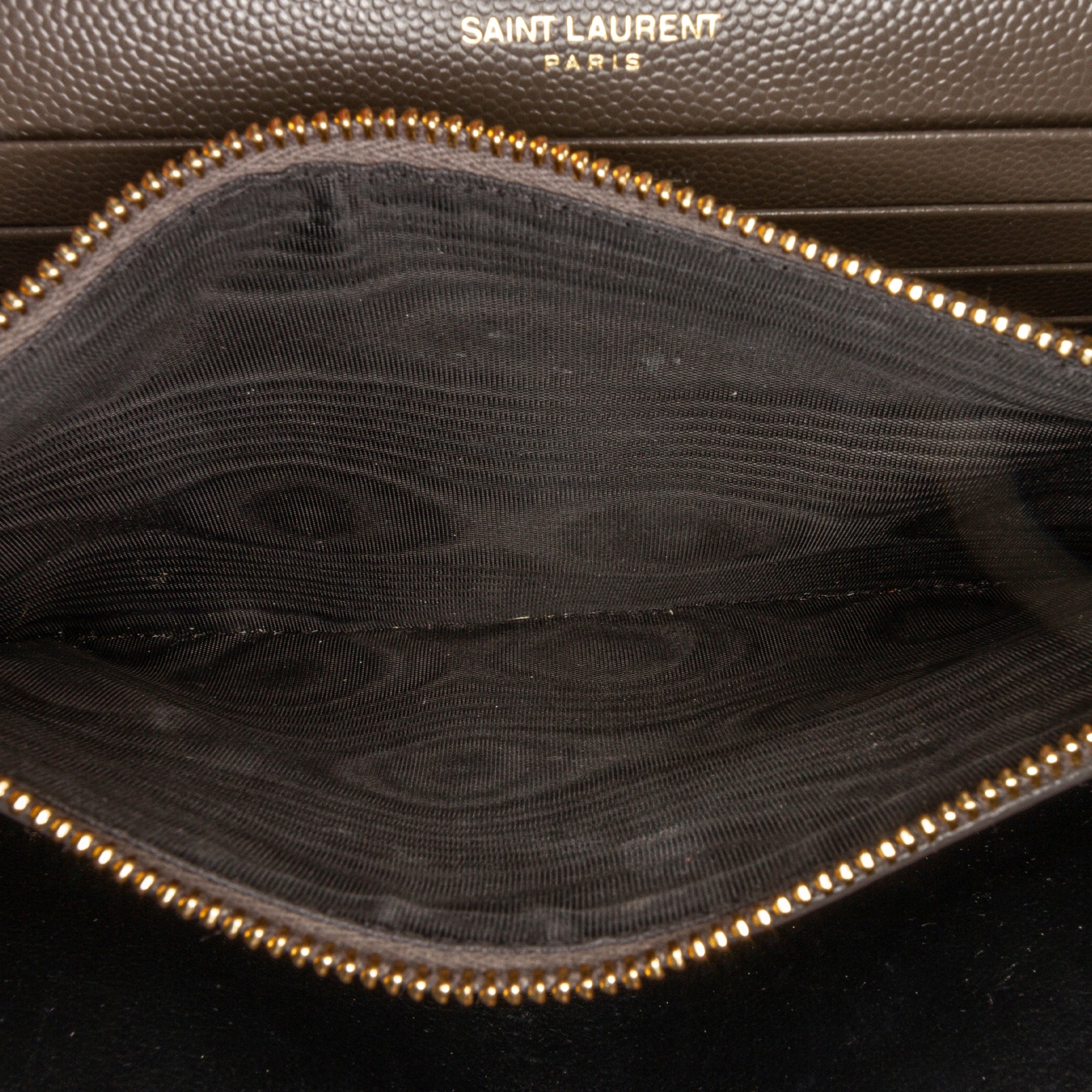 SAINT LAURENT *Saint Laurent Cassandra Envelope Grain de Poudre Crossbody Bag in Dark Gray - Vault 55