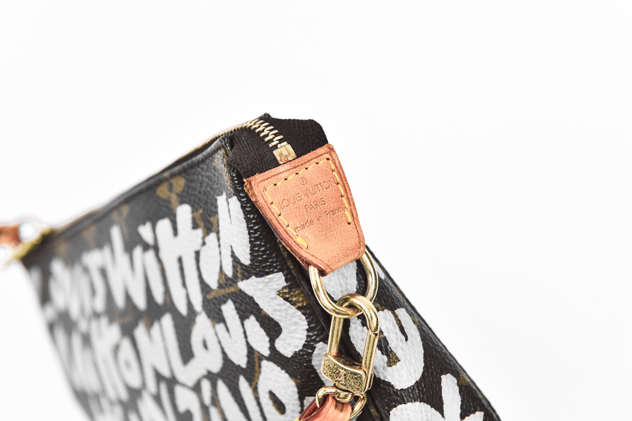 LOUIS VUITTON Louis Vuitton x Stephen Sprouse Limited Edition Graffiti Pochette Accessories Bag White - Vault 55
