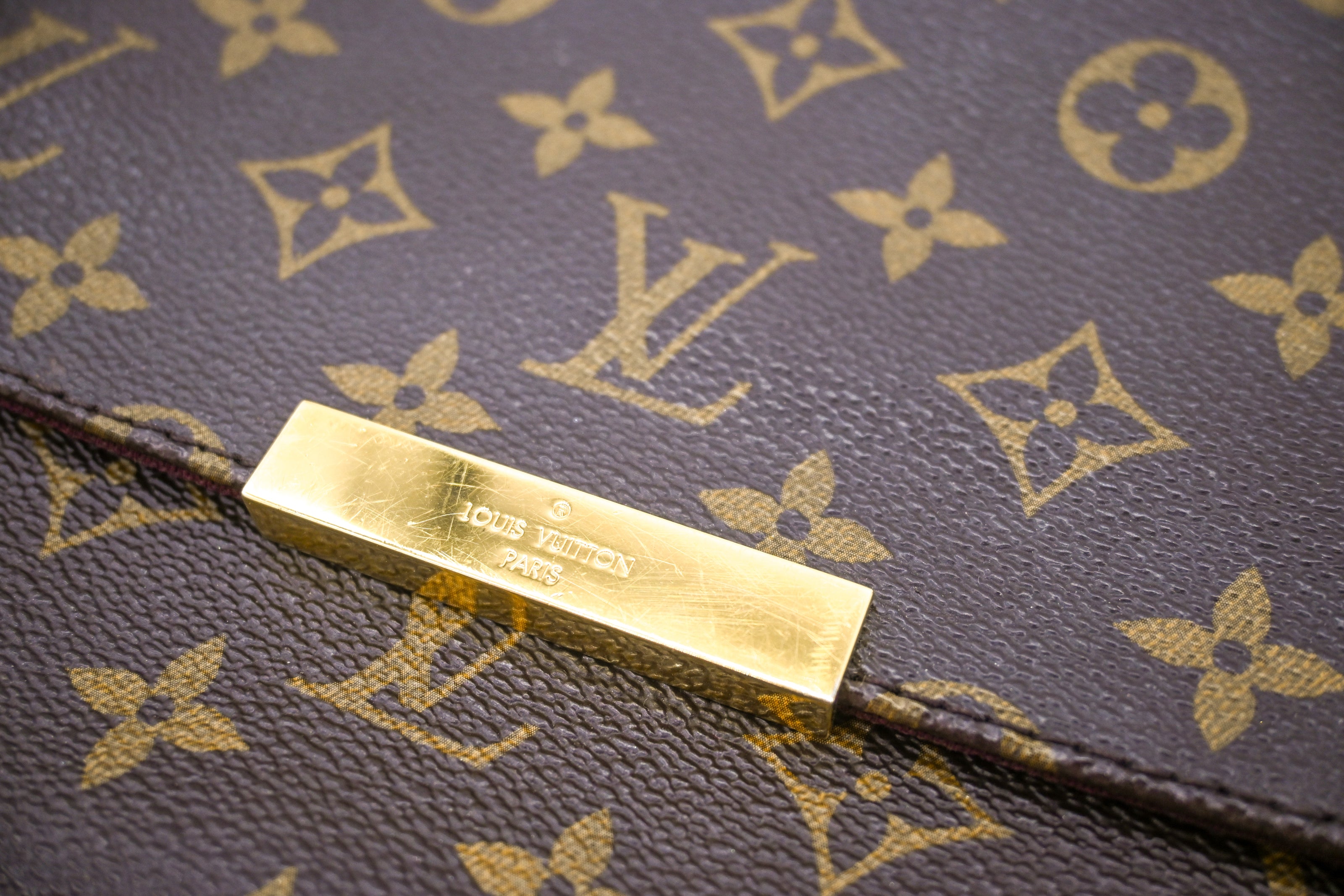 Louis Vuitton Favorite MM Monogram 2-Way Bag – Vault 55